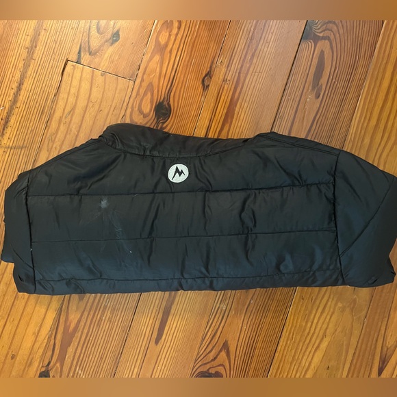 Black down Marmot packable jacket - great for layering or light weather ❄️ ⛷️ - Picture 3 of 8